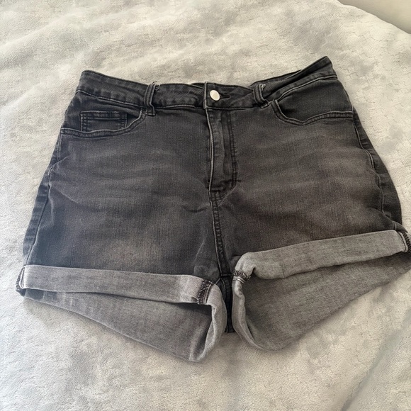 SHEIN Black Denim Jean Shorts - Picture 3 of 6